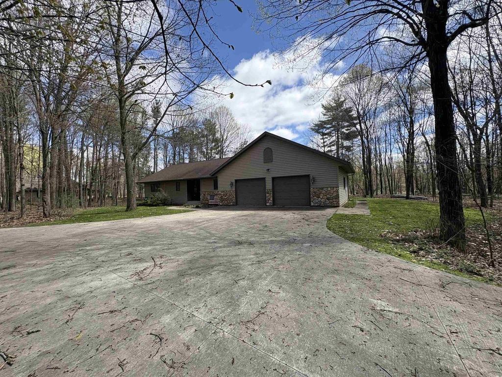 Photo of W9221 Amber LANE, Clintonville, WI 54929 (MLS # 50324427)