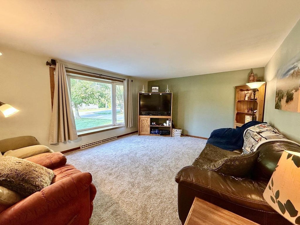 Photo of 2829 Sheldon DRIVE, Oshkosh, WI 54942 (MLS # 50332421)
