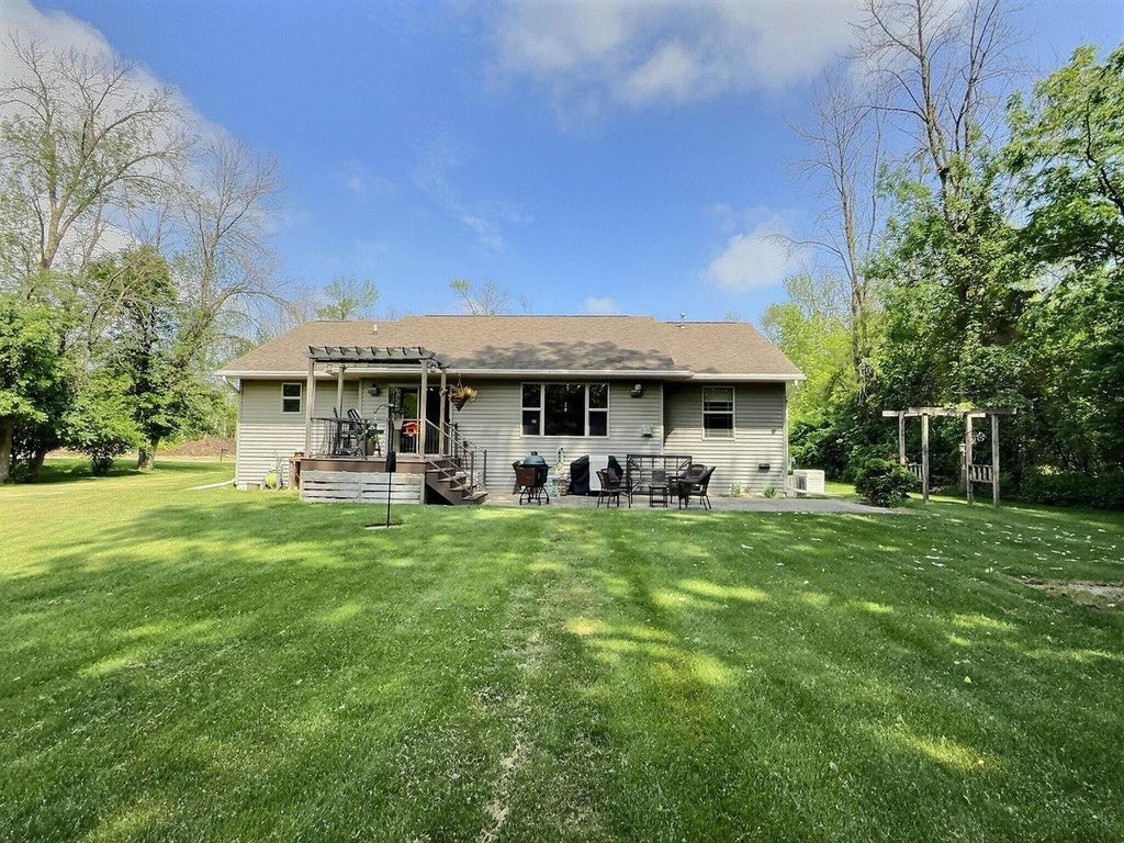 Photo of 1085 Hillwood Run DRIVE, Oshkosh, WI 54901 (MLS # 50327265)