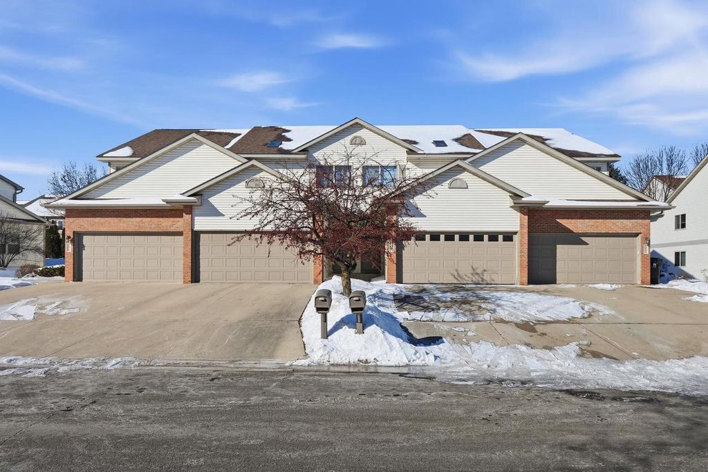Photo of 2964 Kentville DRIVE, Sun Prairie, WI 53590 (MLS # 2015325)