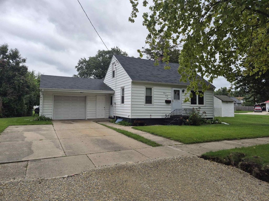 Photo of 1121 Putnam AVENUE, Janesville, WI 53546 (MLS # 2033125)