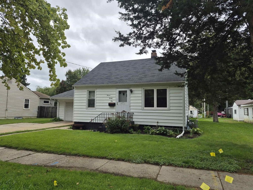 Photo of 1121 Putnam AVENUE, Janesville, WI 53546 (MLS # 2033125)