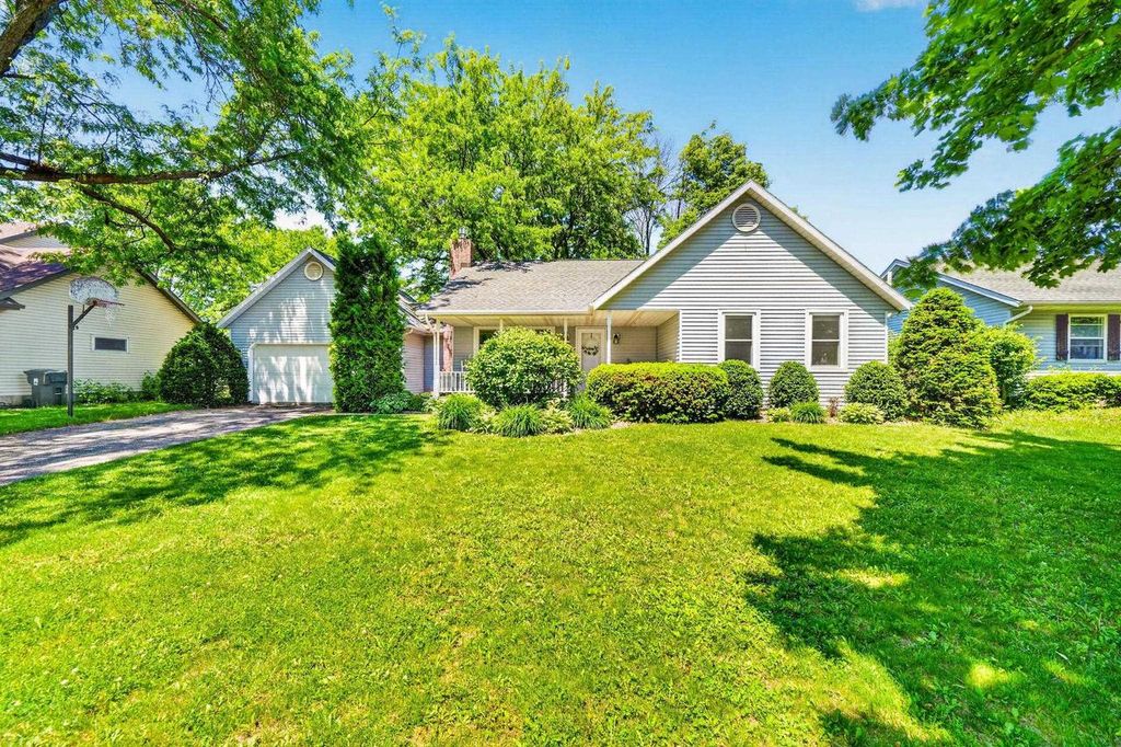 Photo of 1572 Boulder WAY, Sun Prairie, WI 53590 (MLS # 2023977)