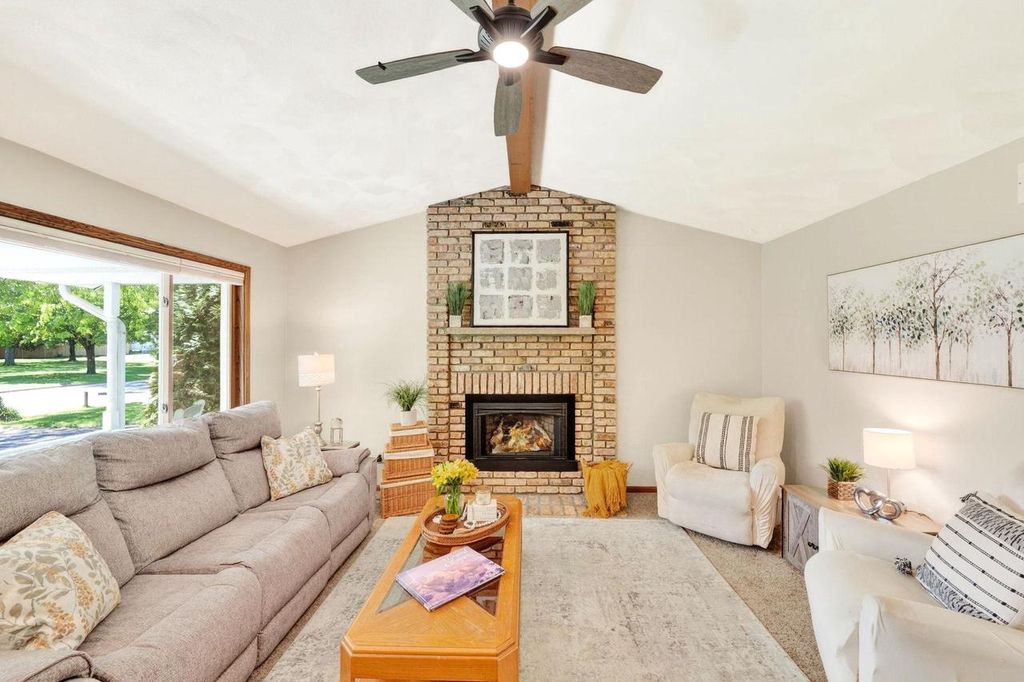 Photo of 1572 Boulder WAY, Sun Prairie, WI 53590 (MLS # 2023977)