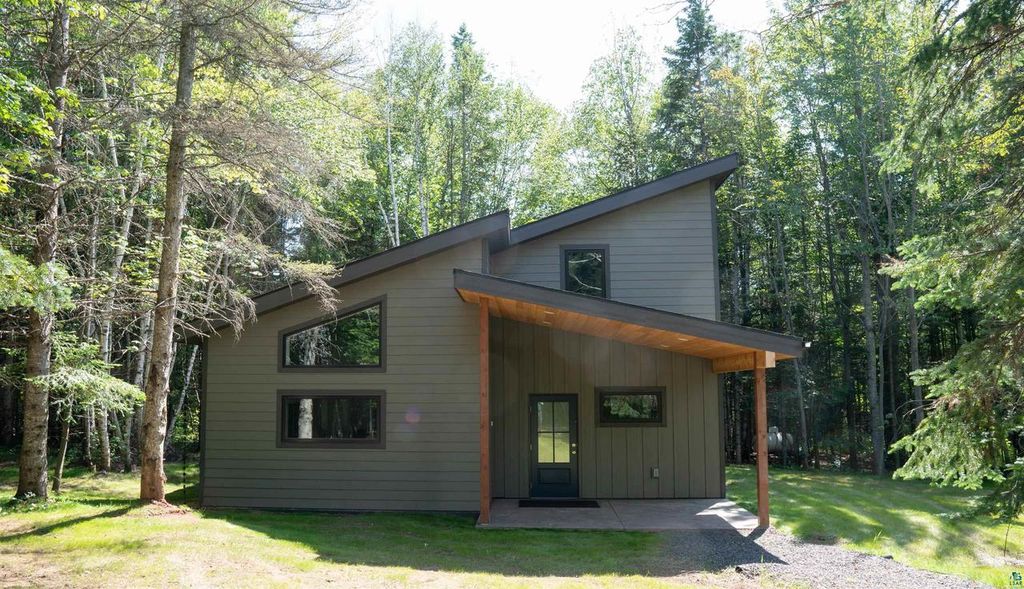 Photo of 89170 Meadow Tr, Cornucopia, WI 54827 (MLS # 6124205)