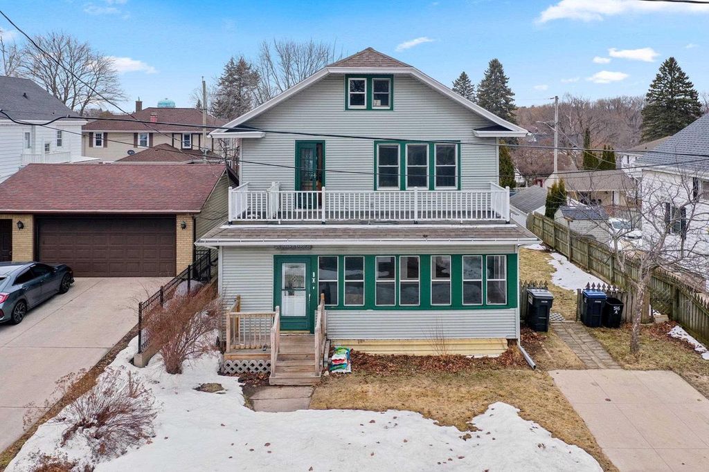 Photo of 516 New York AVENUE, Manitowoc, WI 54220 (MLS # 50322884)