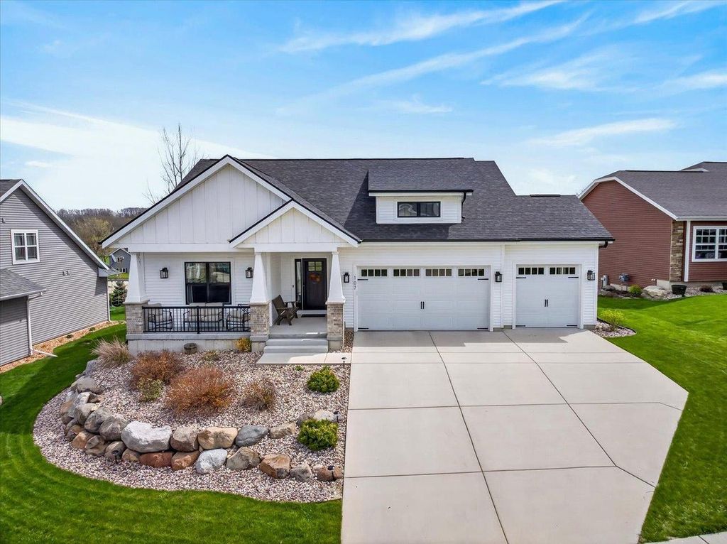 Photo of 107 Cobblestone DRIVE, Lodi, WI 53555 (MLS # 2019920)