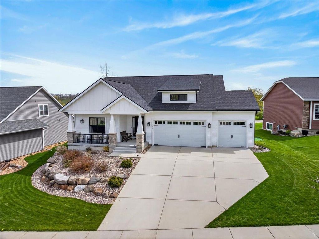 Photo of 107 Cobblestone DRIVE, Lodi, WI 53555 (MLS # 2019920)