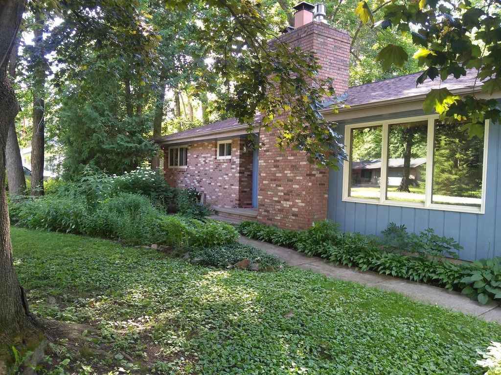 Photo of 2627 Oakcrest DRIVE, Neenah, WI 54956 (MLS # 50328600)