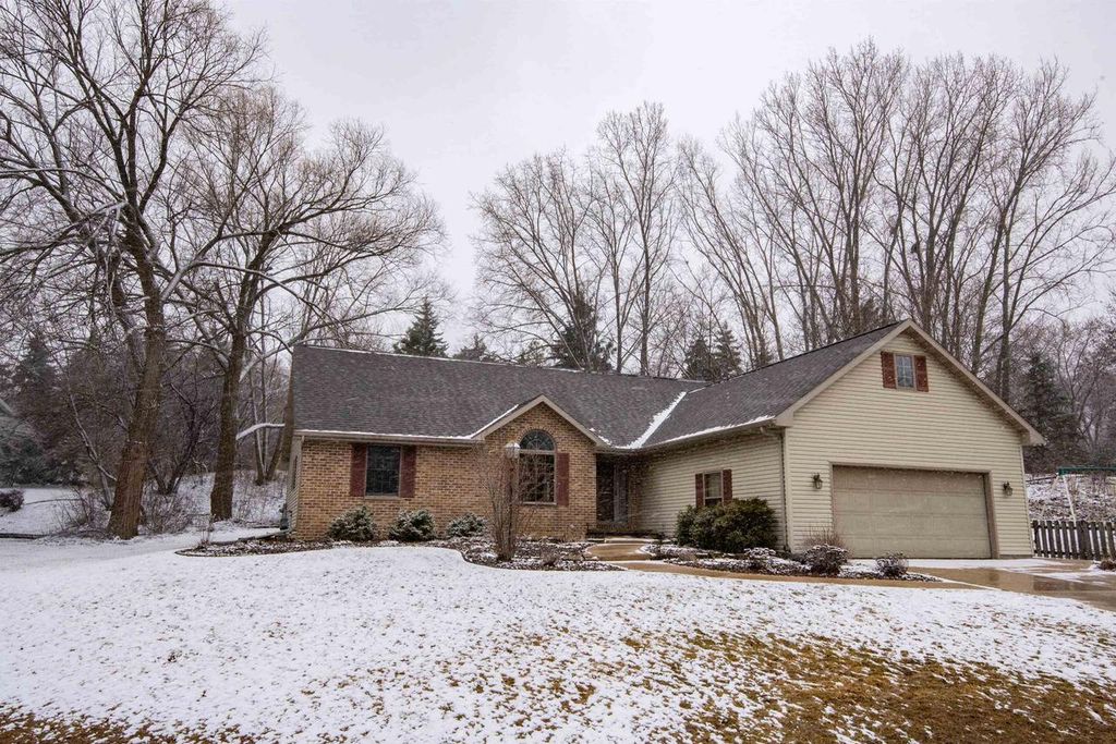 Photo of 2640 Appian WAY, Green Bay, WI 54302 (MLS # 50322436)
