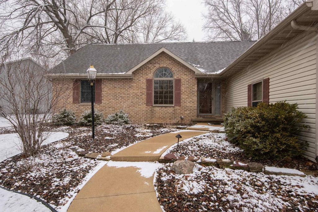 Photo of 2640 Appian WAY, Green Bay, WI 54302 (MLS # 50322436)