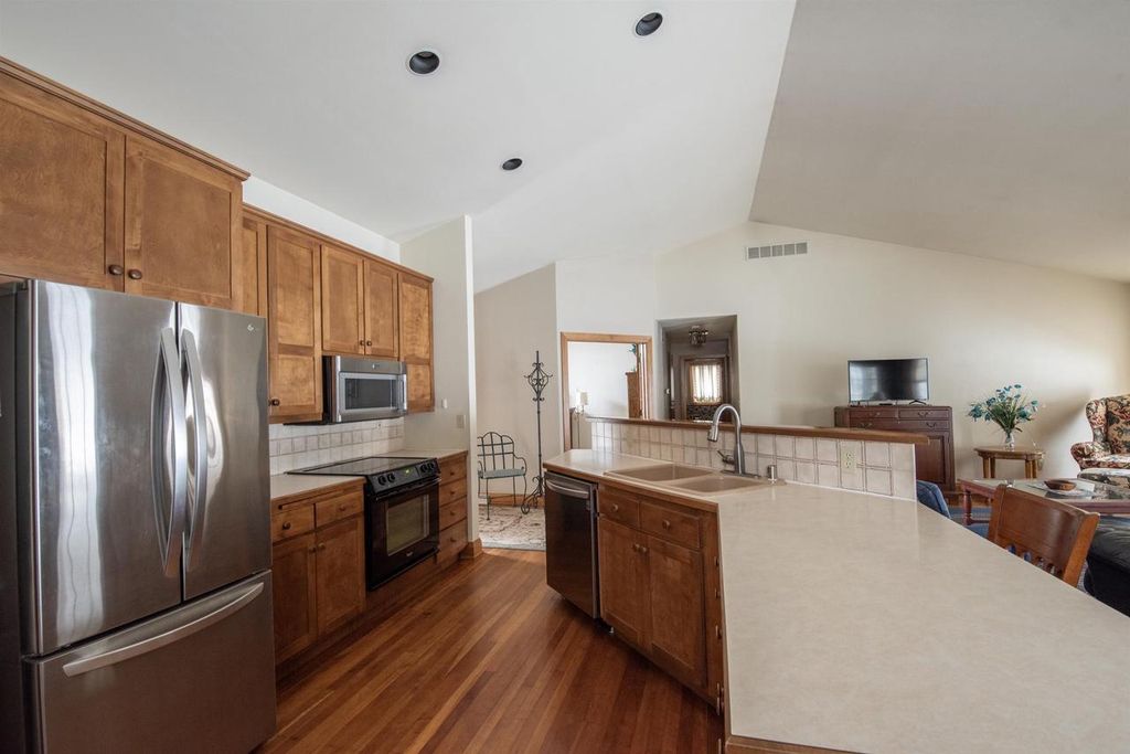 Photo of 2640 Appian WAY, Green Bay, WI 54302 (MLS # 50322436)