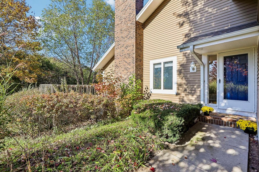 Photo of 108 Harrogate DRIVE, Waukesha, WI 53188 (MLS # 1984476)