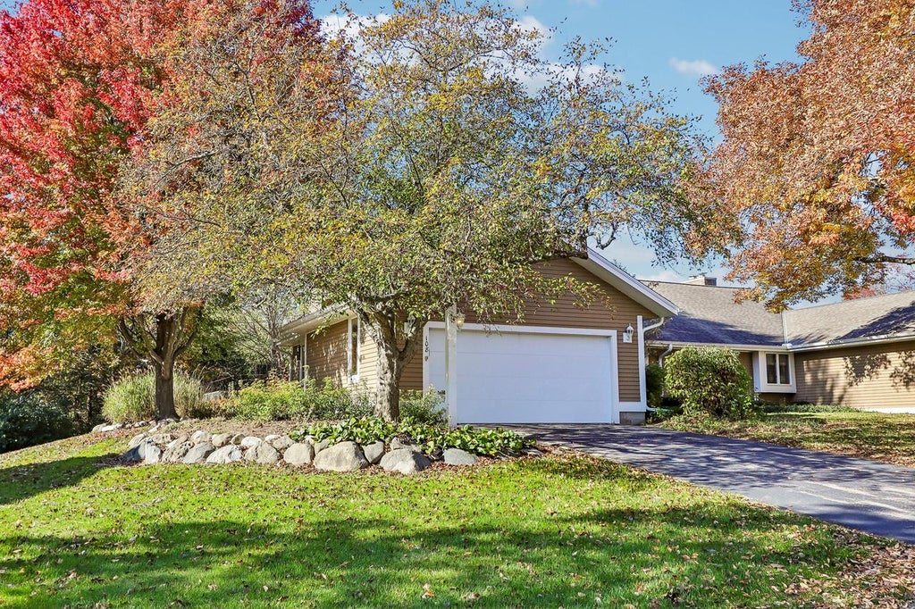 Photo of 108 Harrogate DRIVE, Waukesha, WI 53188 (MLS # 1984476)
