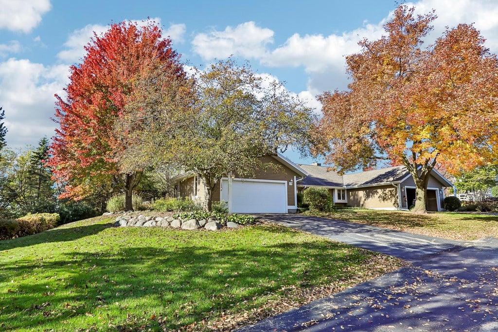 Photo of 108 Harrogate DRIVE, Waukesha, WI 53188 (MLS # 1984476)