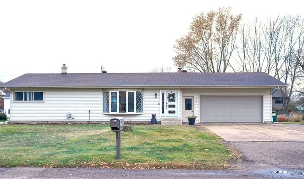 Photo of 3136 Mitchell AVENUE, Eau Claire, WI 54703 (MLS # 1597109)