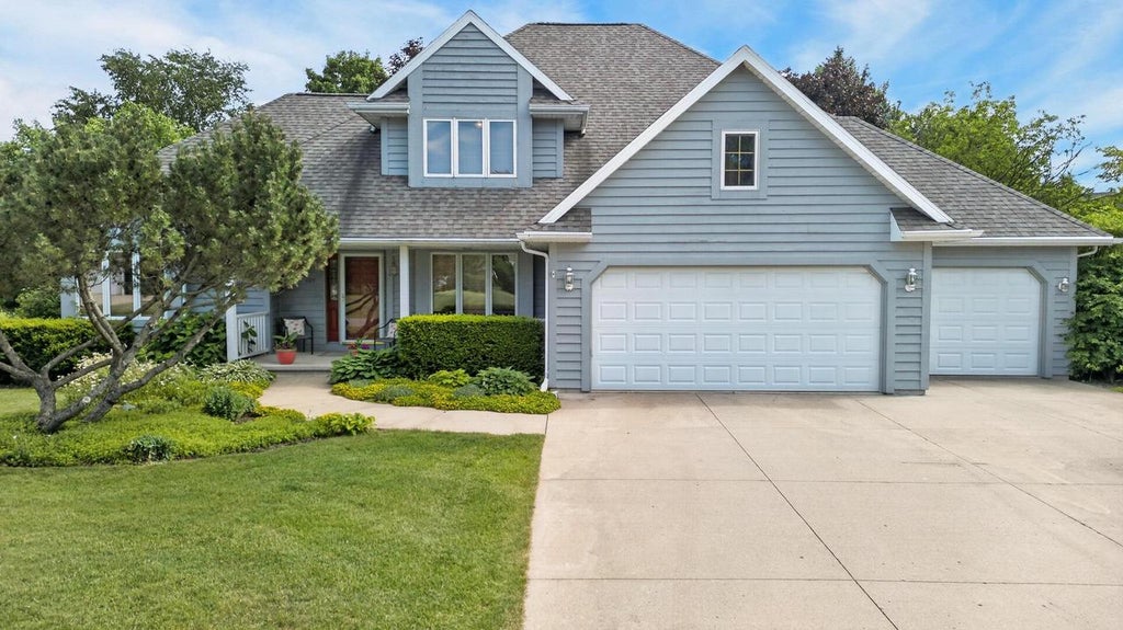 Photo of 109 Old Orchard LANE, Neenah, WI 54956 (MLS # 50328361)