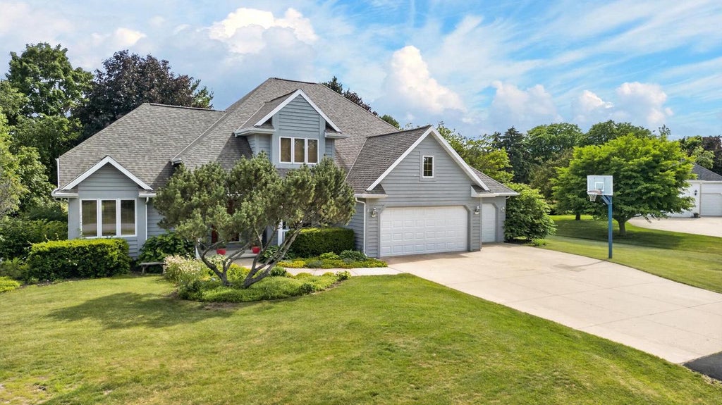 Photo of 109 Old Orchard LANE, Neenah, WI 54956 (MLS # 50328361)