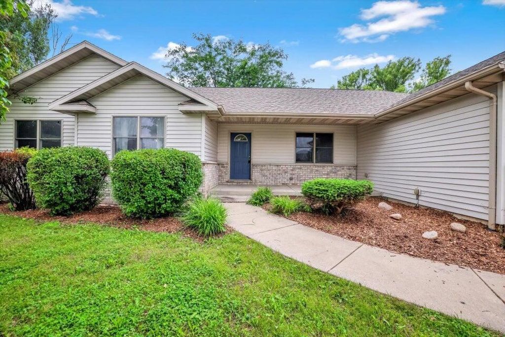 Photo of 3467 Country View DRIVE, Delavan, WI 53115 (MLS # 1942337)