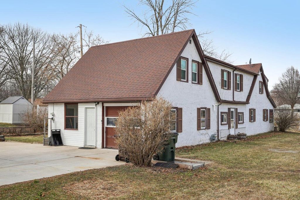 Photo of 1001 W Bender ROAD, Glendale, WI 53217 (MLS # 1958697)