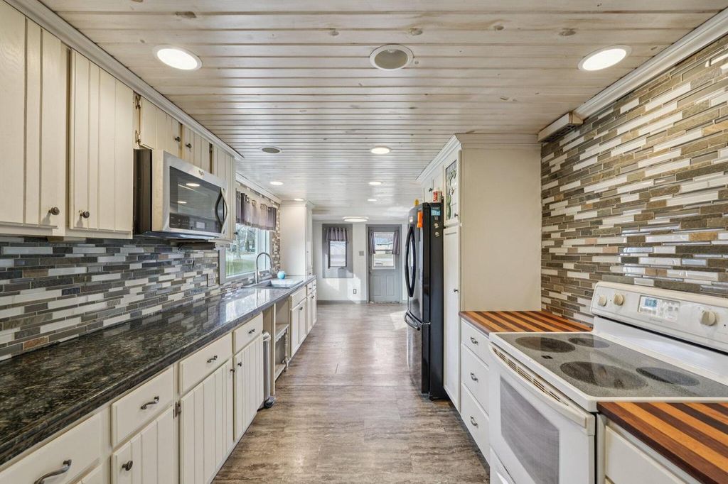 Photo of 1001 W Bender ROAD, Glendale, WI 53217 (MLS # 1958697)