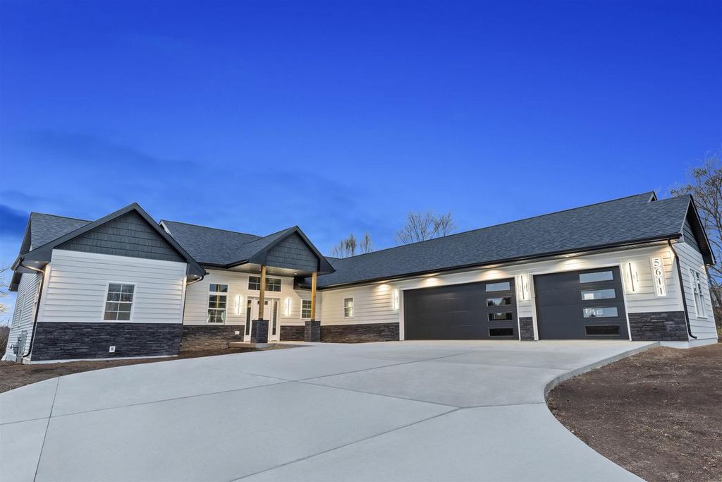 Photo of 5611 N Vista LANE, Janesville, WI 53548 (MLS # 2013024)