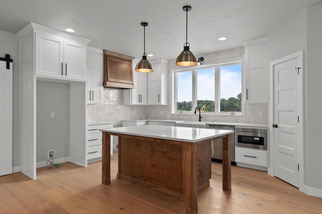 Photo of N8872 Galway LANE, Menasha, WI 54952 (MLS # 50322661)