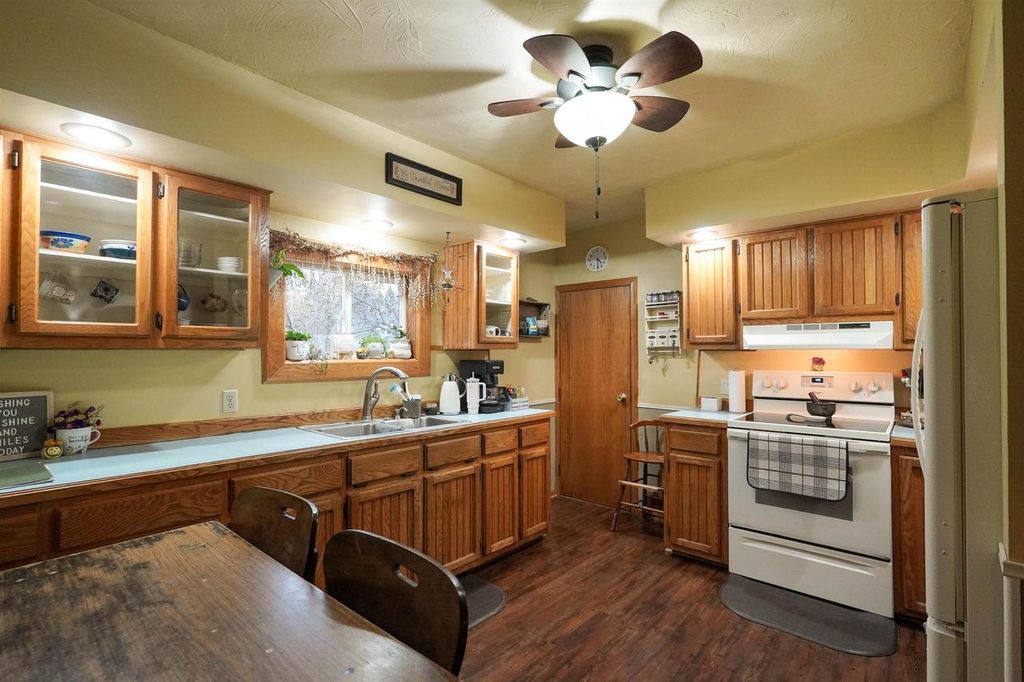 Photo of 406 E South STREET, Medford, WI 54451 (MLS # 22601380)