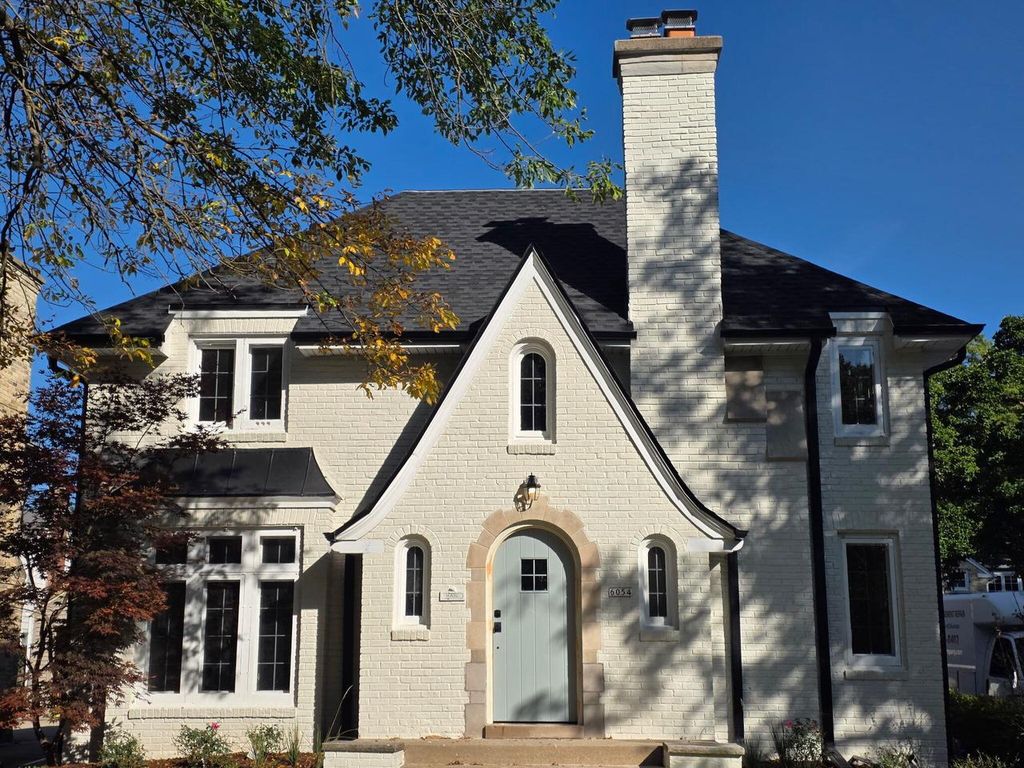 Photo of 6054 N Bay Ridge AVENUE, Whitefish Bay, WI 53217 (MLS # 1937237)