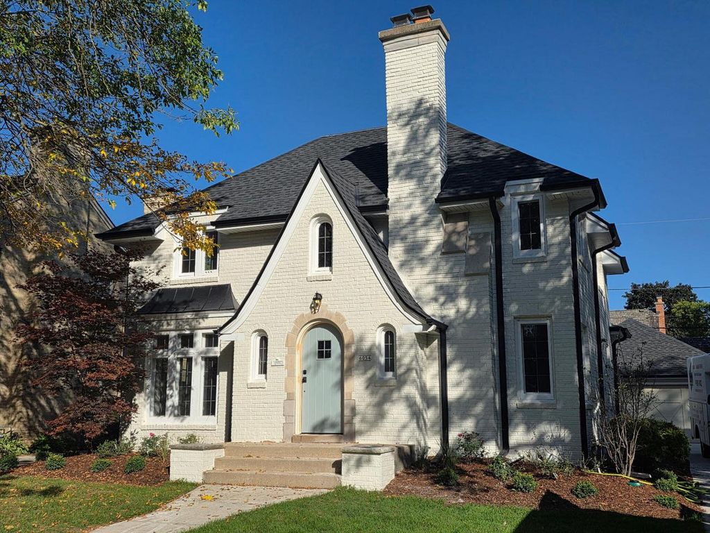 Photo of 6054 N Bay Ridge AVENUE, Whitefish Bay, WI 53217 (MLS # 1937237)