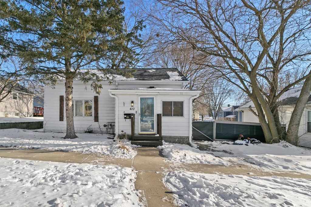 Photo of 410 E Howard STREET, Portage, WI 53901 (MLS # 2015994)