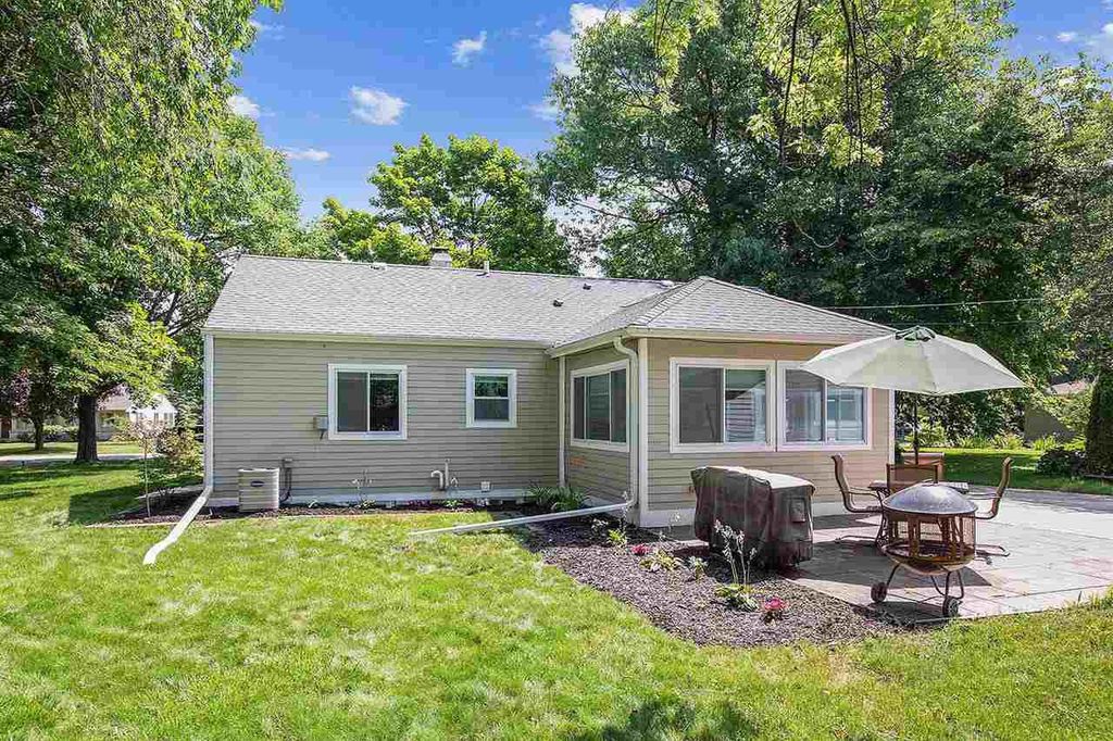 Photo of 7125 N Longacre ROAD, Fox Point, WI 53217 (MLS # 50320655)