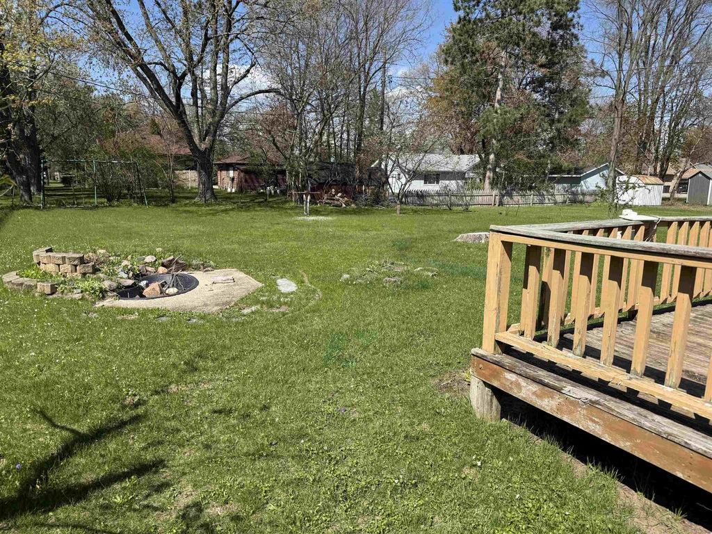 Photo of 907 Park AVENUE, Waupaca, WI 54981 (MLS # 50324845)