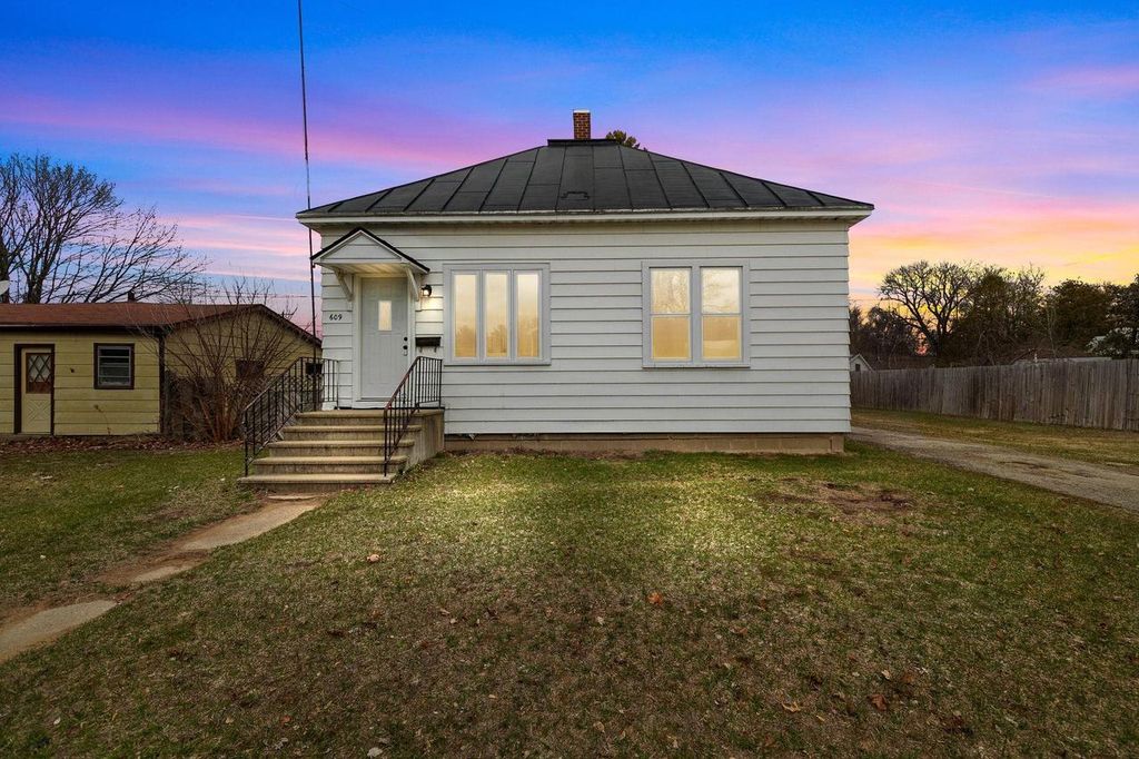 Photo of 609 5th STREET, Oconto, WI 54153 (MLS # 50324113)