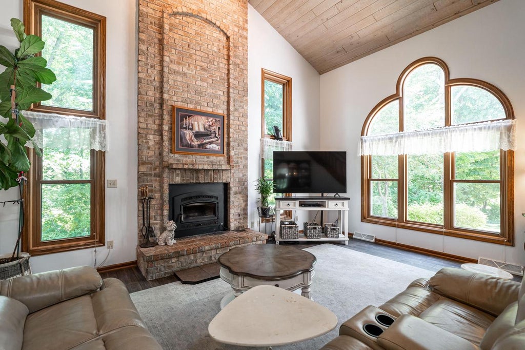 Photo of 9380 S 15th AVENUE, Oak Creek, WI 53154 (MLS # 1971381)