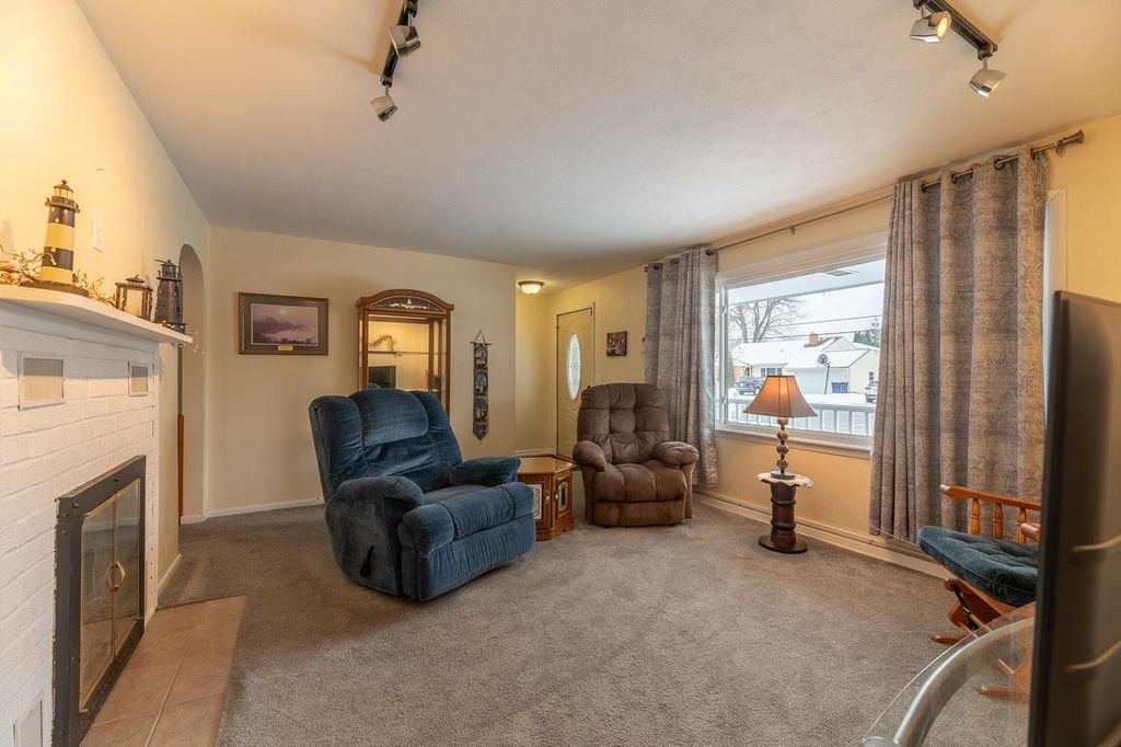 Photo of 1530 S Oakhill AVENUE, Janesville, WI 53546 (MLS # 2015082)