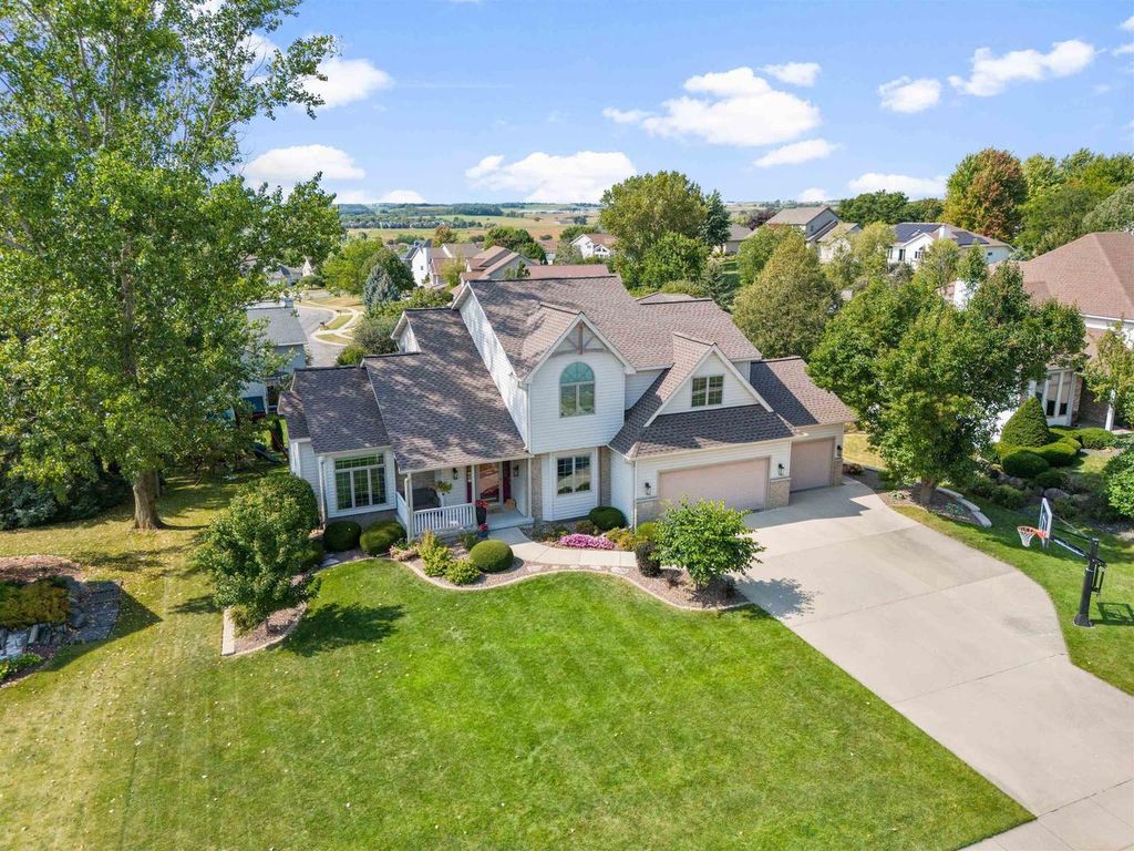 Photo of 925 Lexington WAY, Waunakee, WI 53597 (MLS # 2014286)