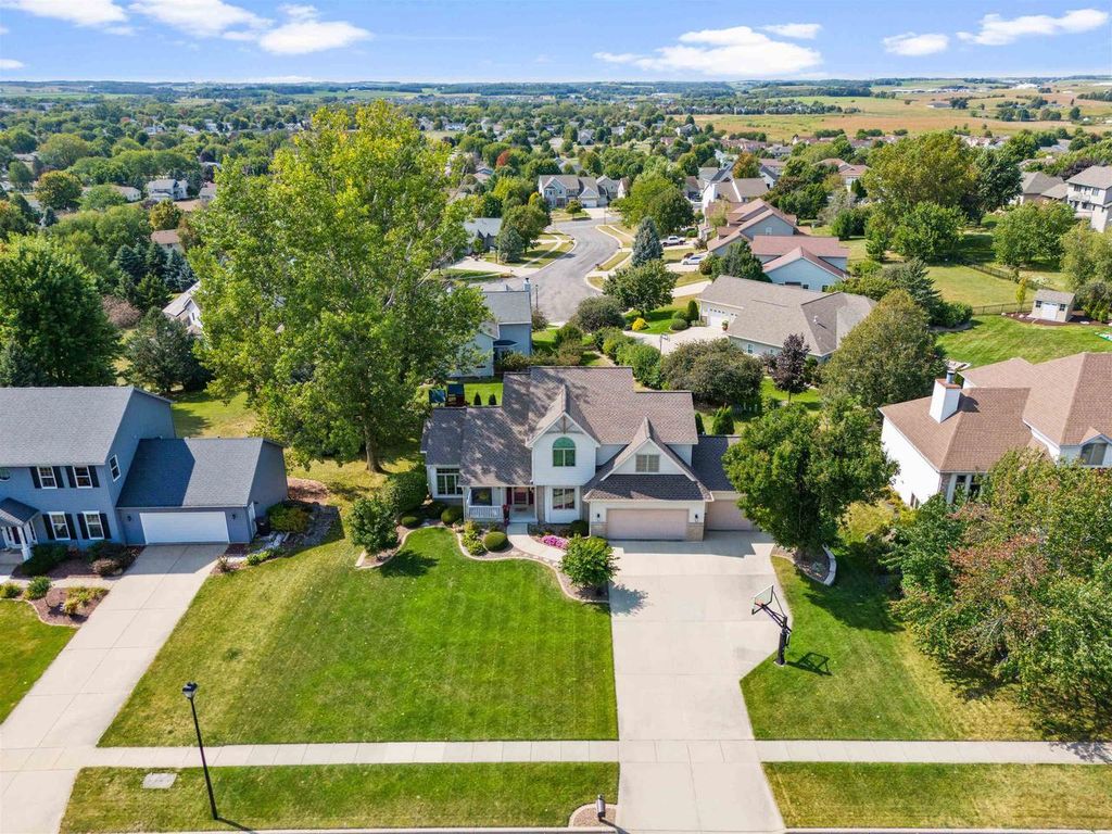 Photo of 925 Lexington WAY, Waunakee, WI 53597 (MLS # 2014286)