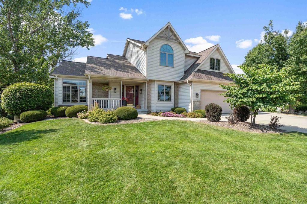 Photo of 925 Lexington WAY, Waunakee, WI 53597 (MLS # 2014286)