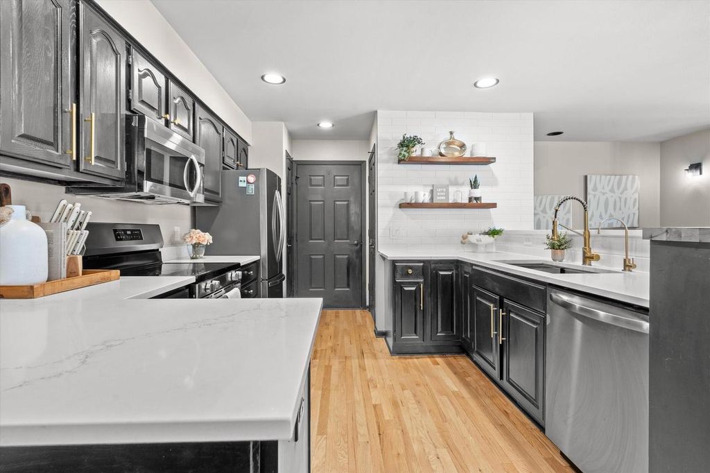 Photo of 2293 A Circle Ridge, Delafield, WI 53018 (MLS # 1956817)