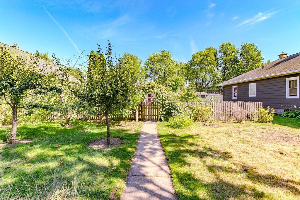 Photo of 1805 Fairmount STREET, Wausau, WI 54403 (MLS # 22604536)