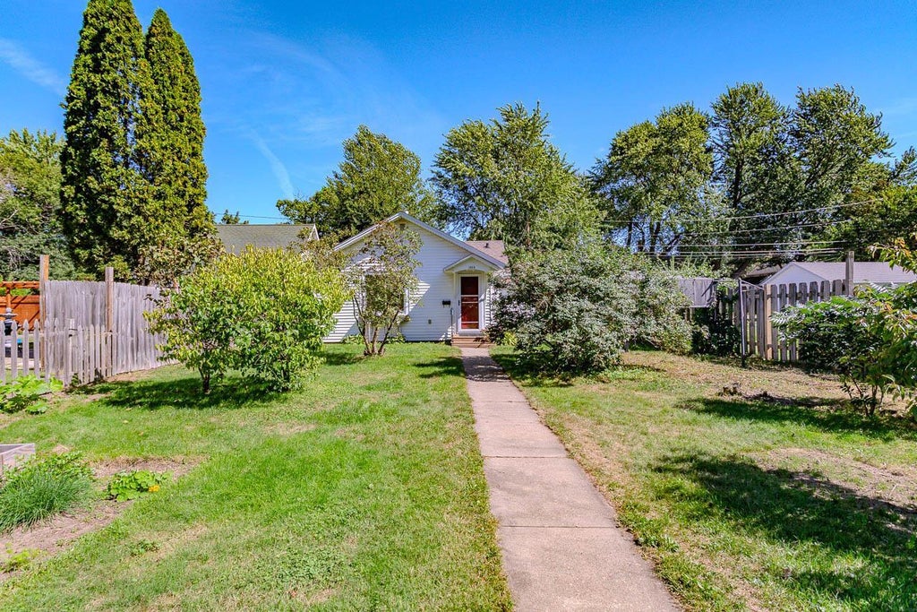 Photo of 1805 Fairmount STREET, Wausau, WI 54403 (MLS # 22604536)