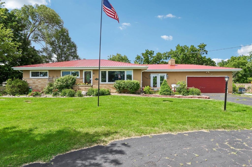 Photo of 2400 W Avalon ROAD, Janesville, WI 53546 (MLS # 2027296)