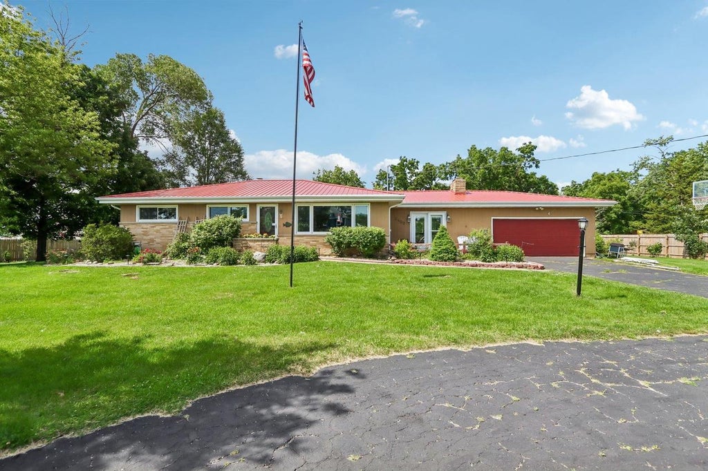 Photo of 2400 W Avalon ROAD, Janesville, WI 53546 (MLS # 2027296)