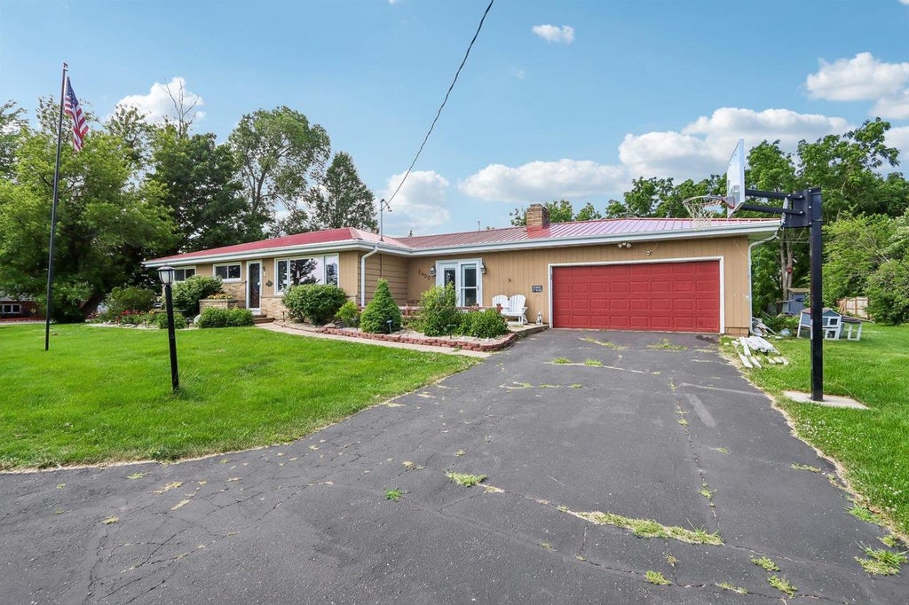 Photo of 2400 W Avalon ROAD, Janesville, WI 53546 (MLS # 2027296)