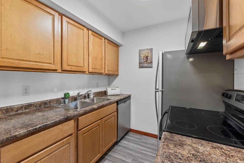 Photo of 3333 5th AVENUE #7E, South Milwaukee, WI 53172 (MLS # 1943474)