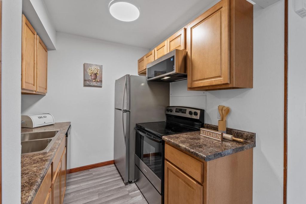 Photo of 3333 5th AVENUE #7E, South Milwaukee, WI 53172 (MLS # 1943474)