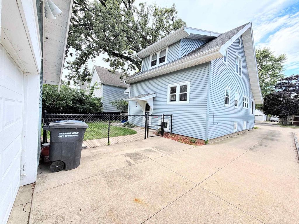 Photo of 1554 Plummer STREET, Oshkosh, WI 54902 (MLS # 50328252)