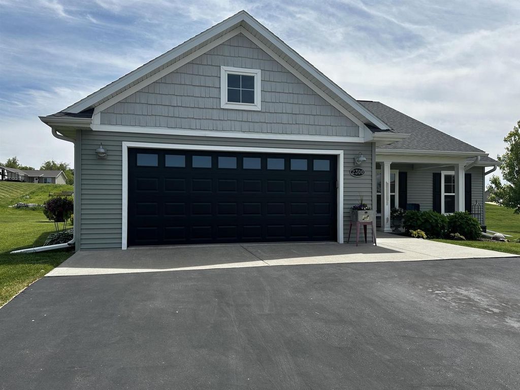 Photo of 2300 Mayek DRIVE, Waupaca, WI 54981 (MLS # 50326620)