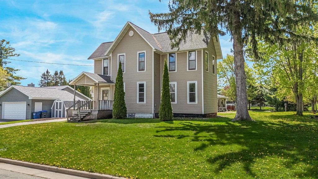 Photo of 318 W Nye STREET, Hortonville, WI 54944 (MLS # 50325250)